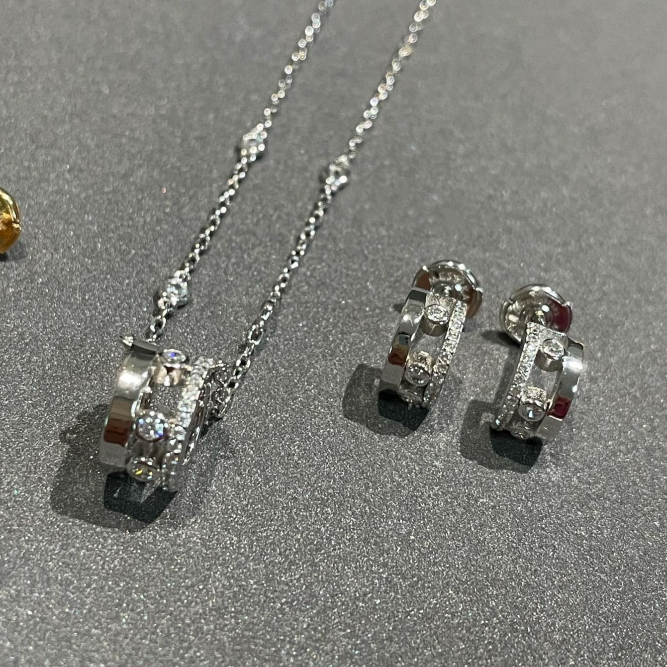 [Aura ] CHAIN MOVE ROMANE PEDAND NECKLACE