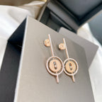 [Aura ]  MOVE ARROW OHRSTECKER AUS ROSÉGOLD MIT DIAMANTEN