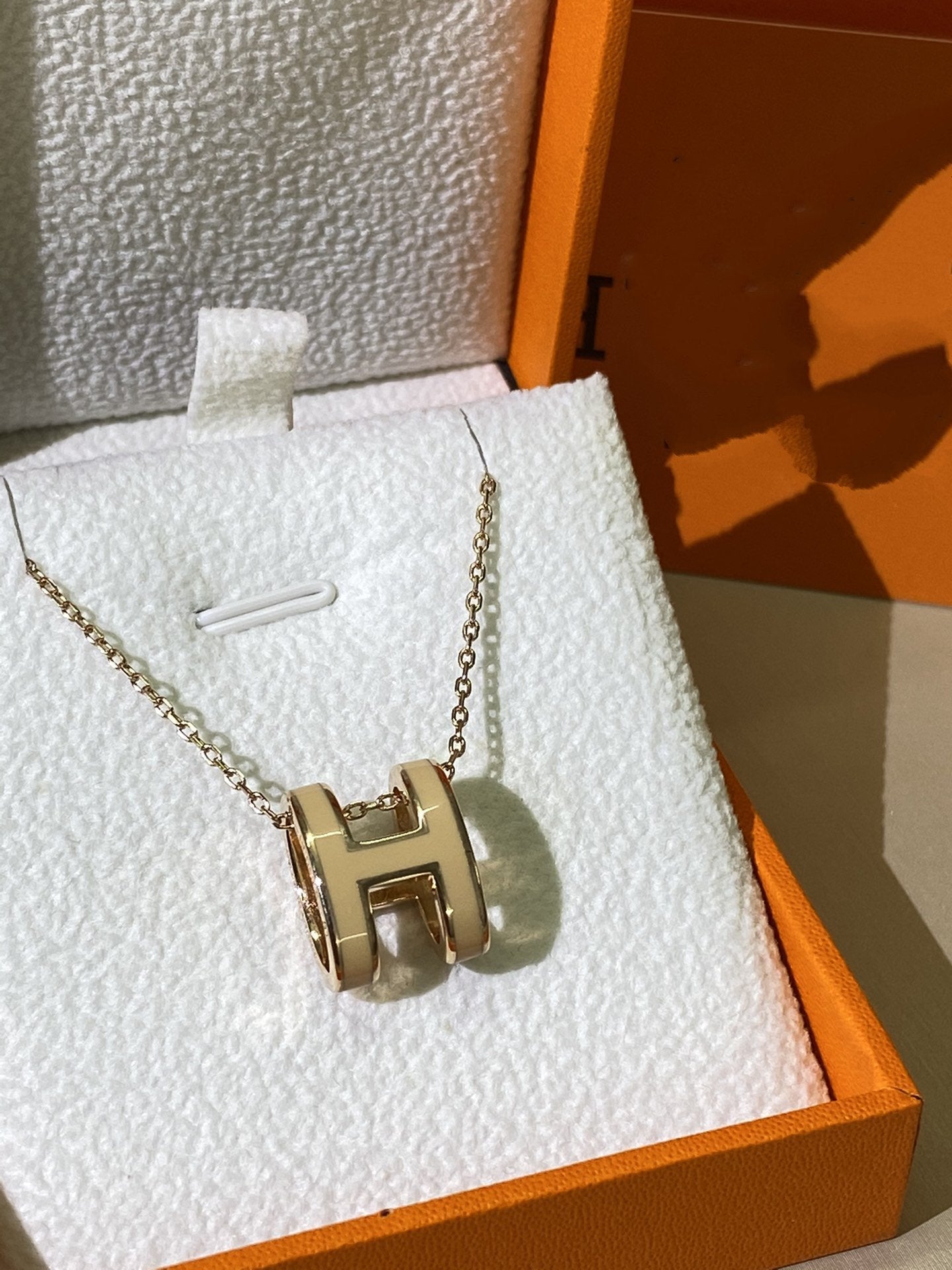 Aura HM CLIC GELB EMAILLE GOLDHALSKETTE