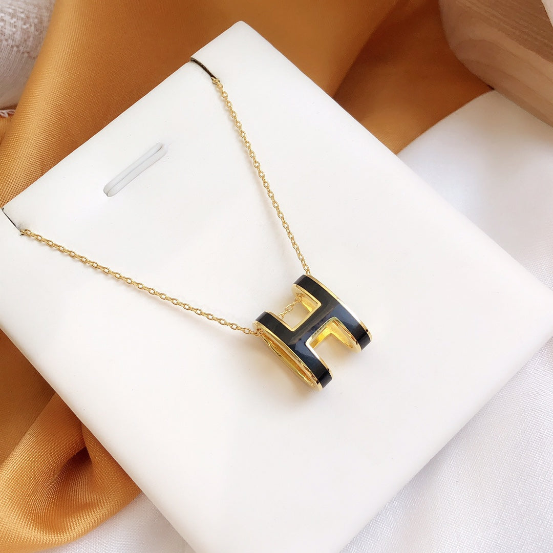 Aura HM CLIC BLACK ENAMEL GOLD NECKLACE