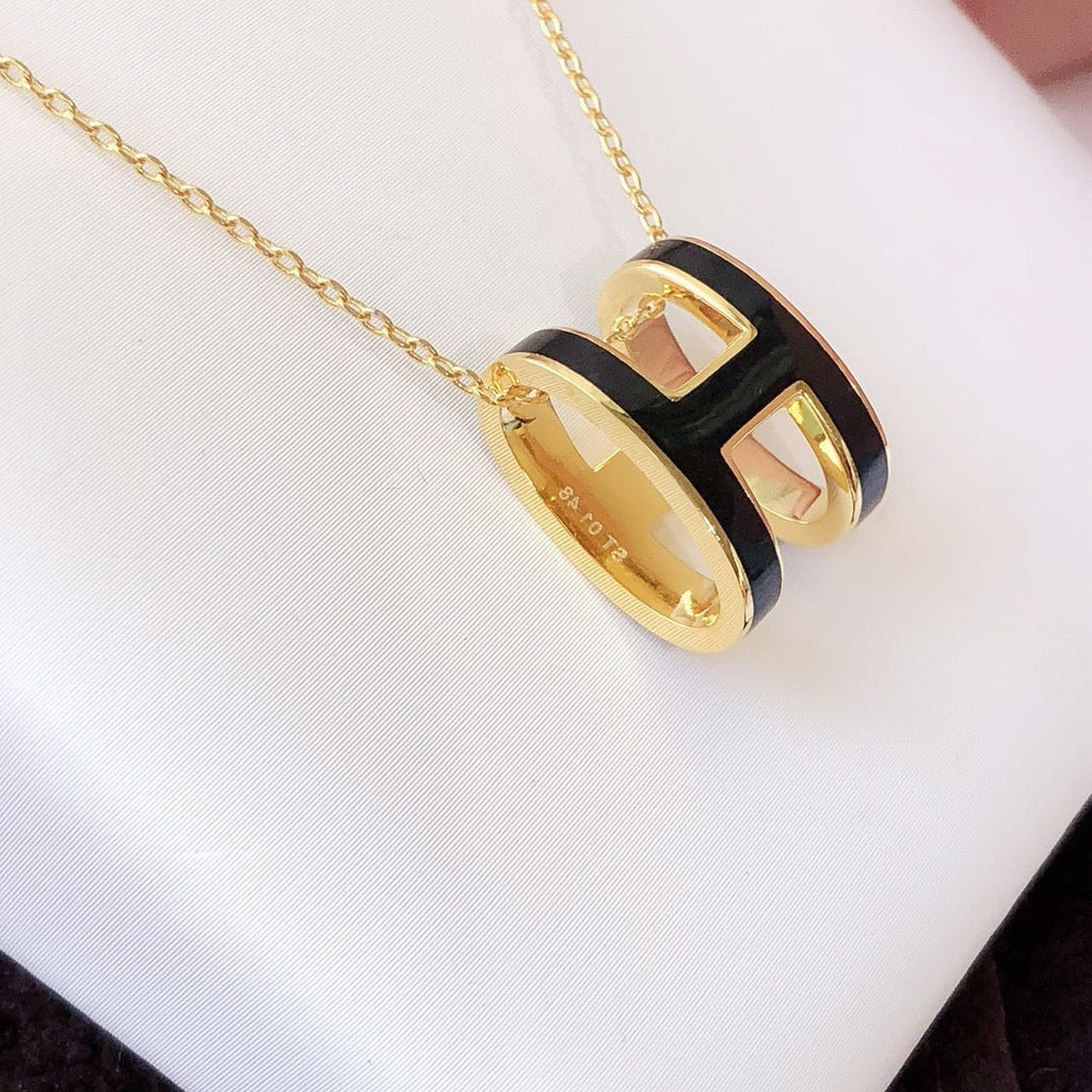 Aura HM CLIC BLACK ENAMEL GOLD NECKLACE