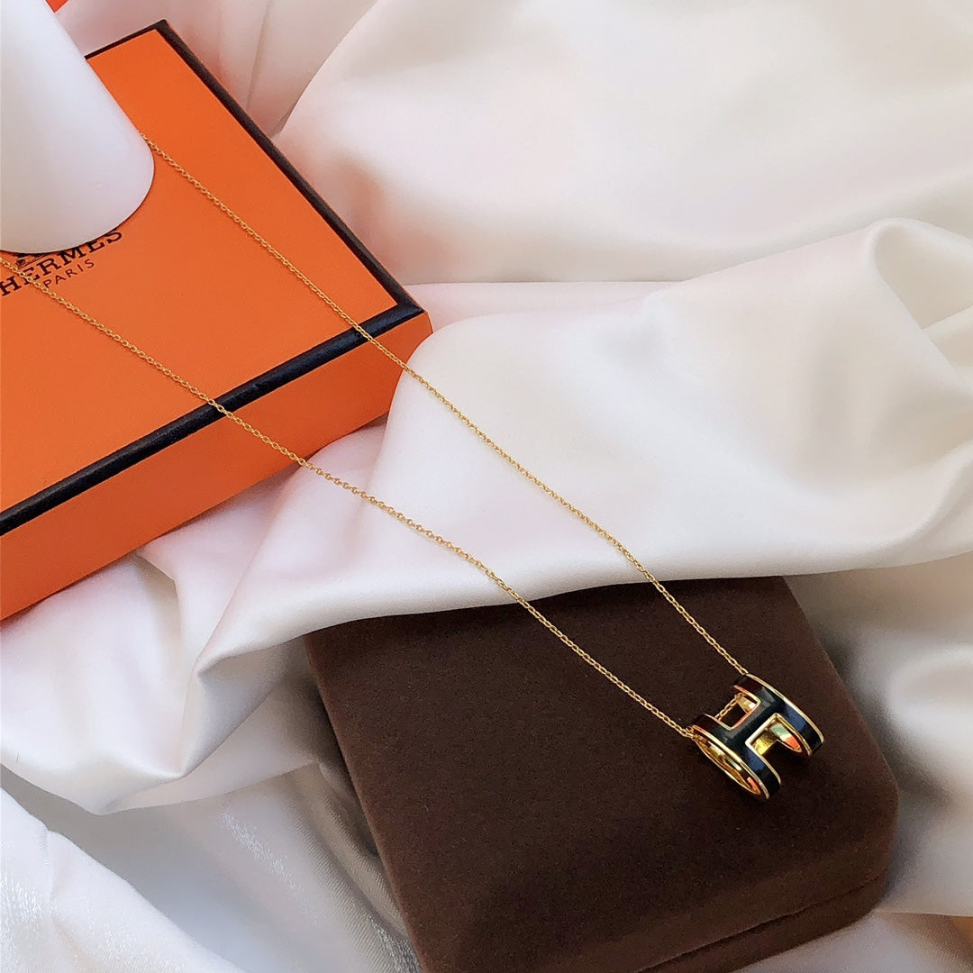 Aura HM CLIC BLACK ENAMEL GOLD NECKLACE