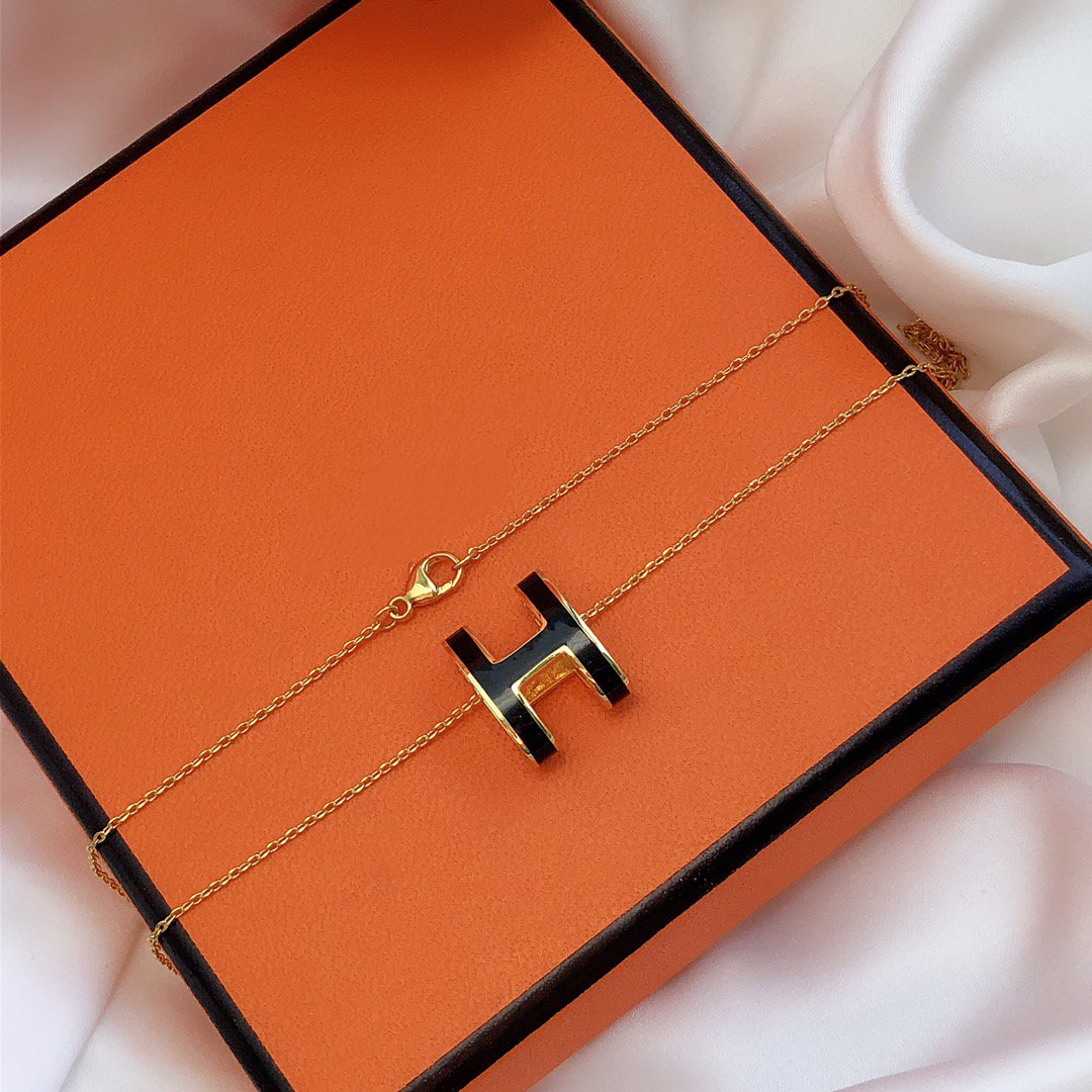 Aura HM CLIC BLACK ENAMEL GOLD NECKLACE