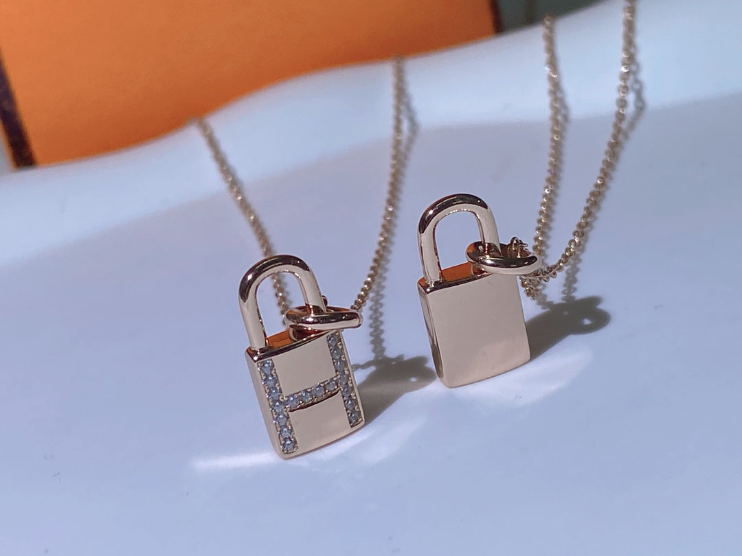Aura HM ADVANCED NICHE LOCK HEAD NECKLACE DIAMONDS