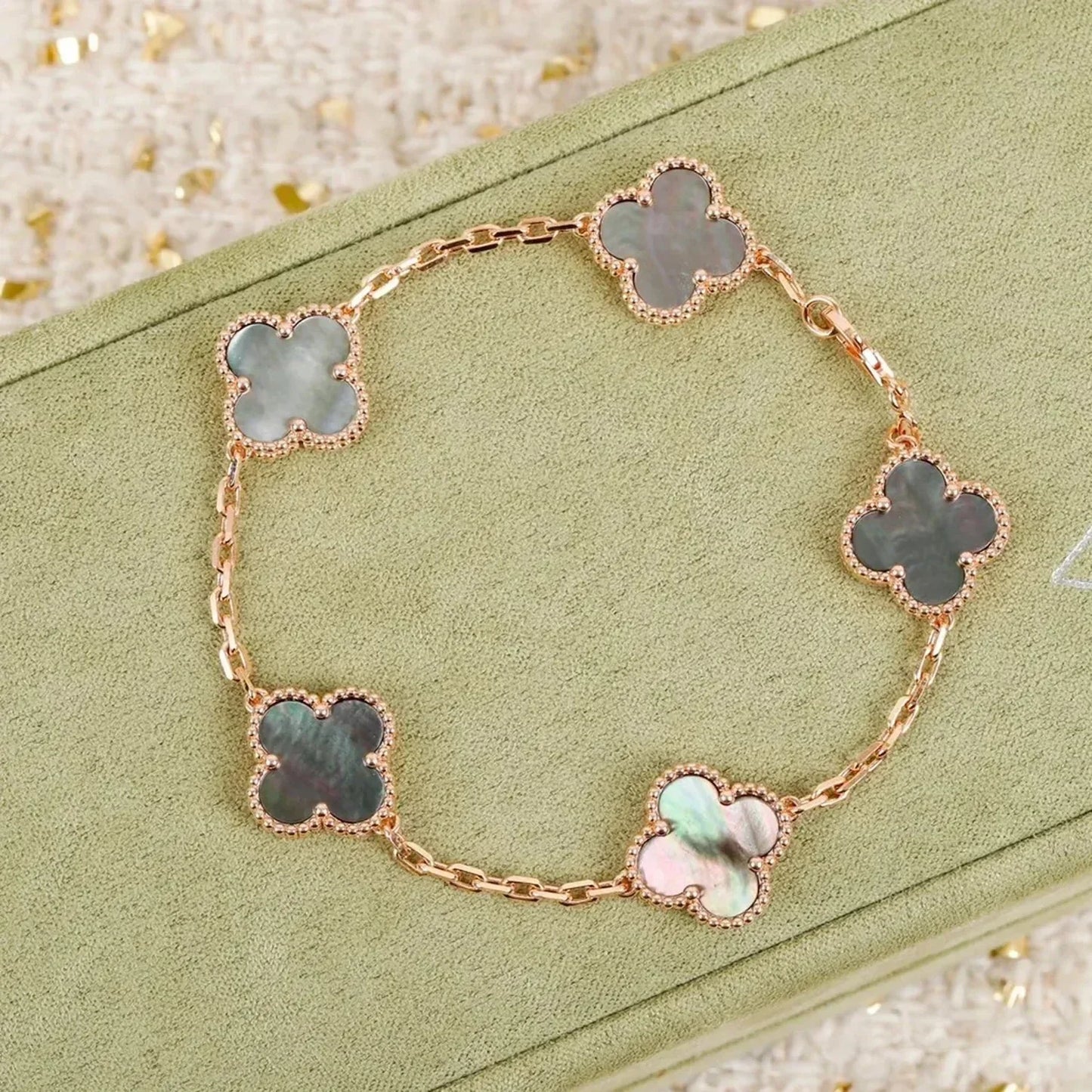 [Aura ]New CLOVER 5 MOTIF GRAY MOP BRACELET COLLECTION