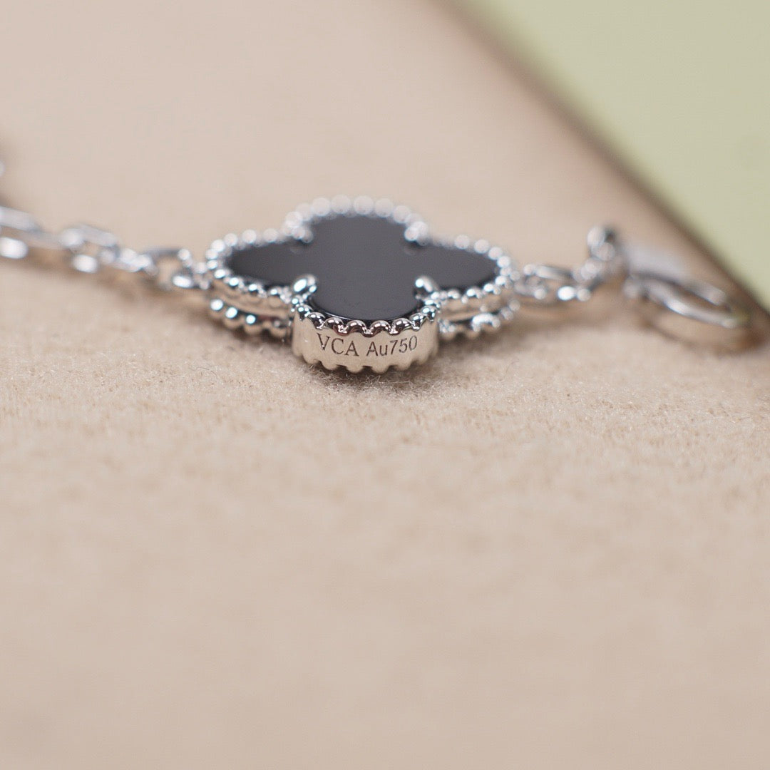 [Aura ]New CLOVER 5 MOTIF ONYXS BRACELET COLLECTION