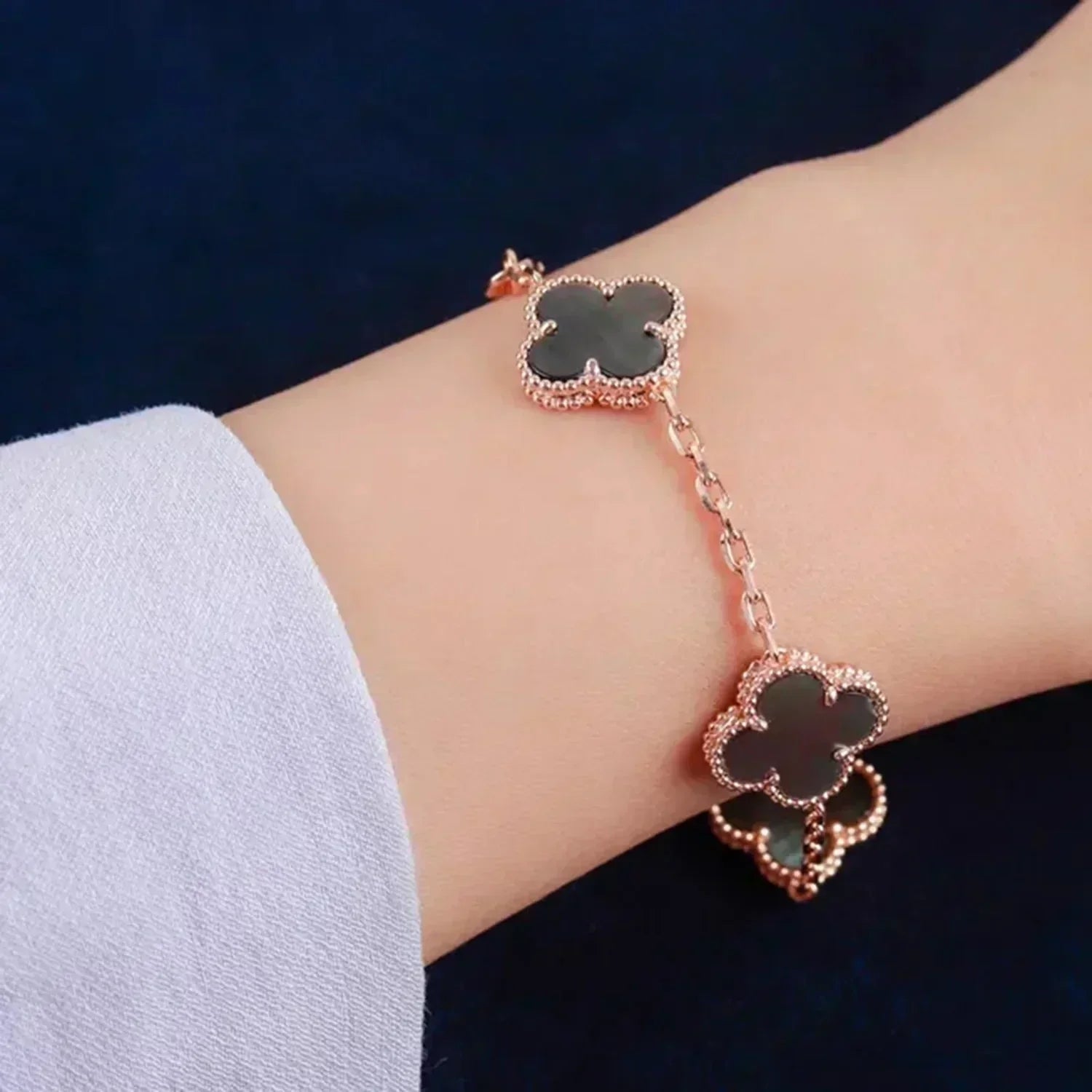 [Aura ]New CLOVER 5 MOTIF GRAY MOP BRACELET COLLECTION
