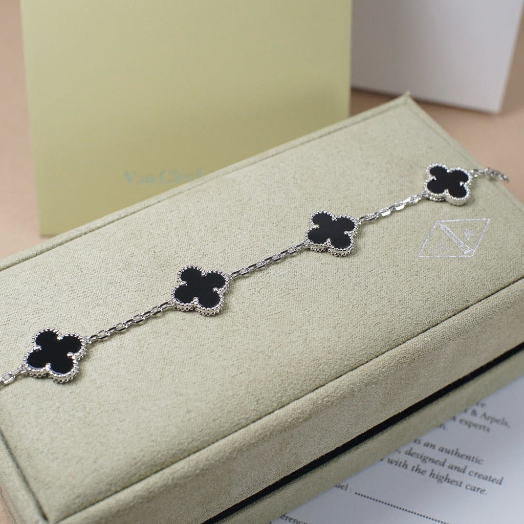 [Aura ]New CLOVER 5 MOTIF ONYXS BRACELET COLLECTION