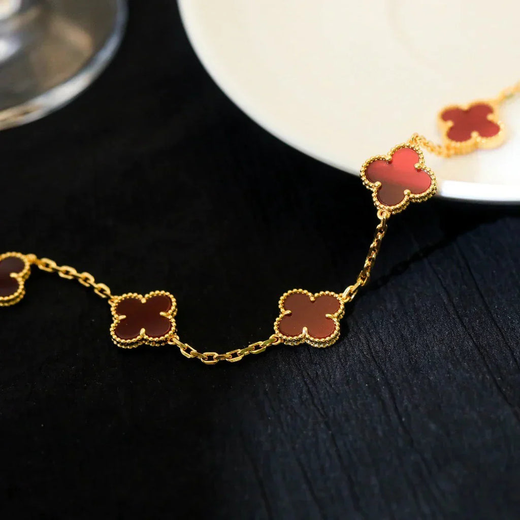 [Aura ]Neue Kollektion CLOVER 5 MOTIF ROTER CORNELIAN-ARMBÄNDER