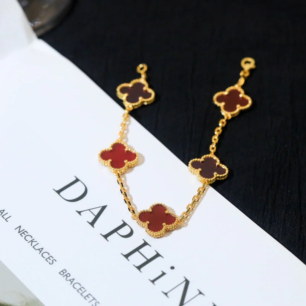 [Aura ]Neue Kollektion CLOVER 5 MOTIF ROTER CORNELIAN-ARMBÄNDER