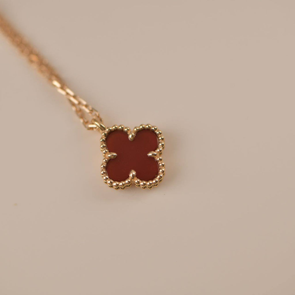 Aura CLOVER MINI 9.5MM WHITE CARNELIANS NECKLACE