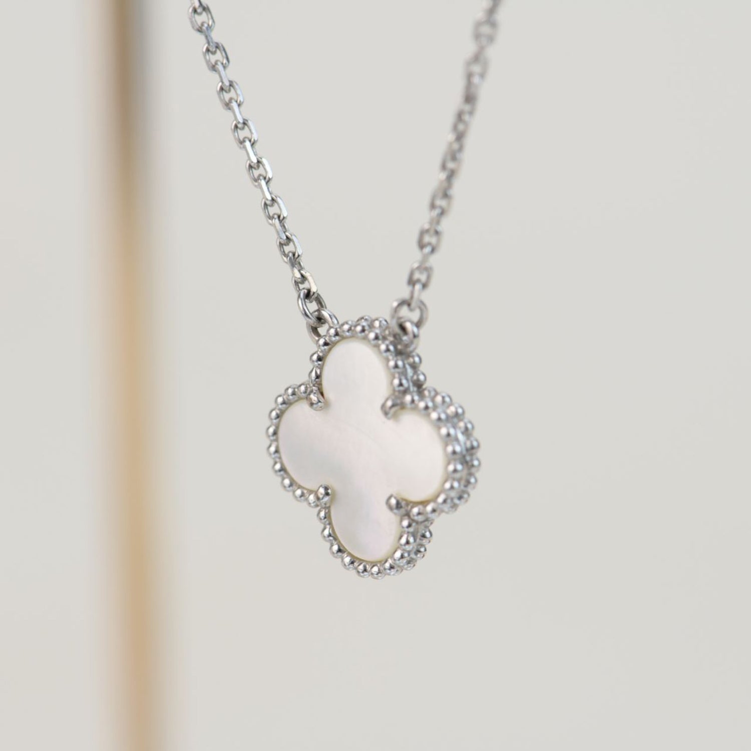 Aura CLOVER 15MM WEISS PERLMUTT SILBER