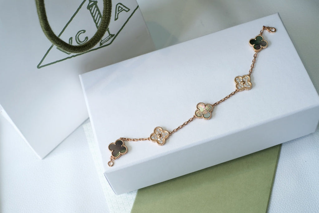 [Aura ]New CLOVER 5 MOTIF GRAY MOP BRACELET COLLECTION