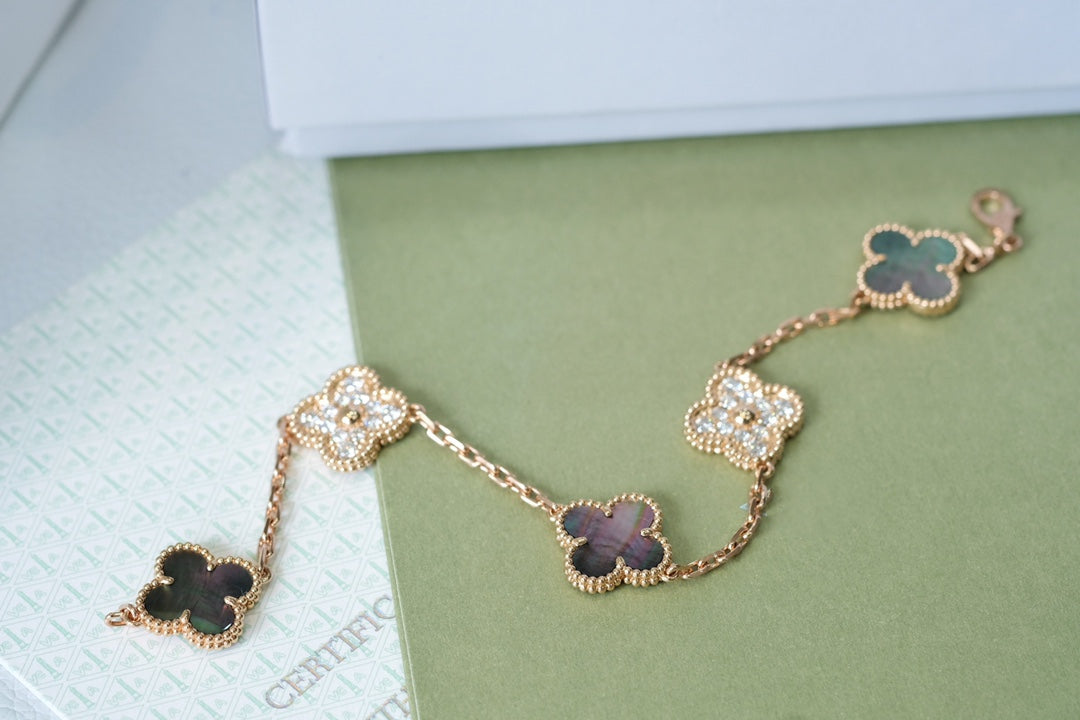 [Aura ]New CLOVER 5 MOTIF GRAY MOP BRACELET COLLECTION