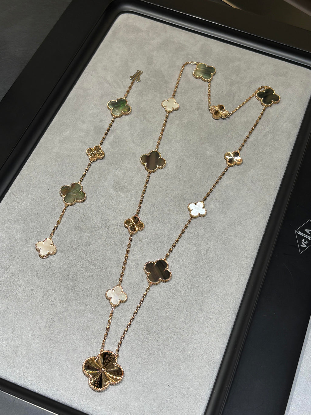 [Aura ] 25 NEW CLOVER 15 MOTIFS GRAY MOTHER-OF-PEARL