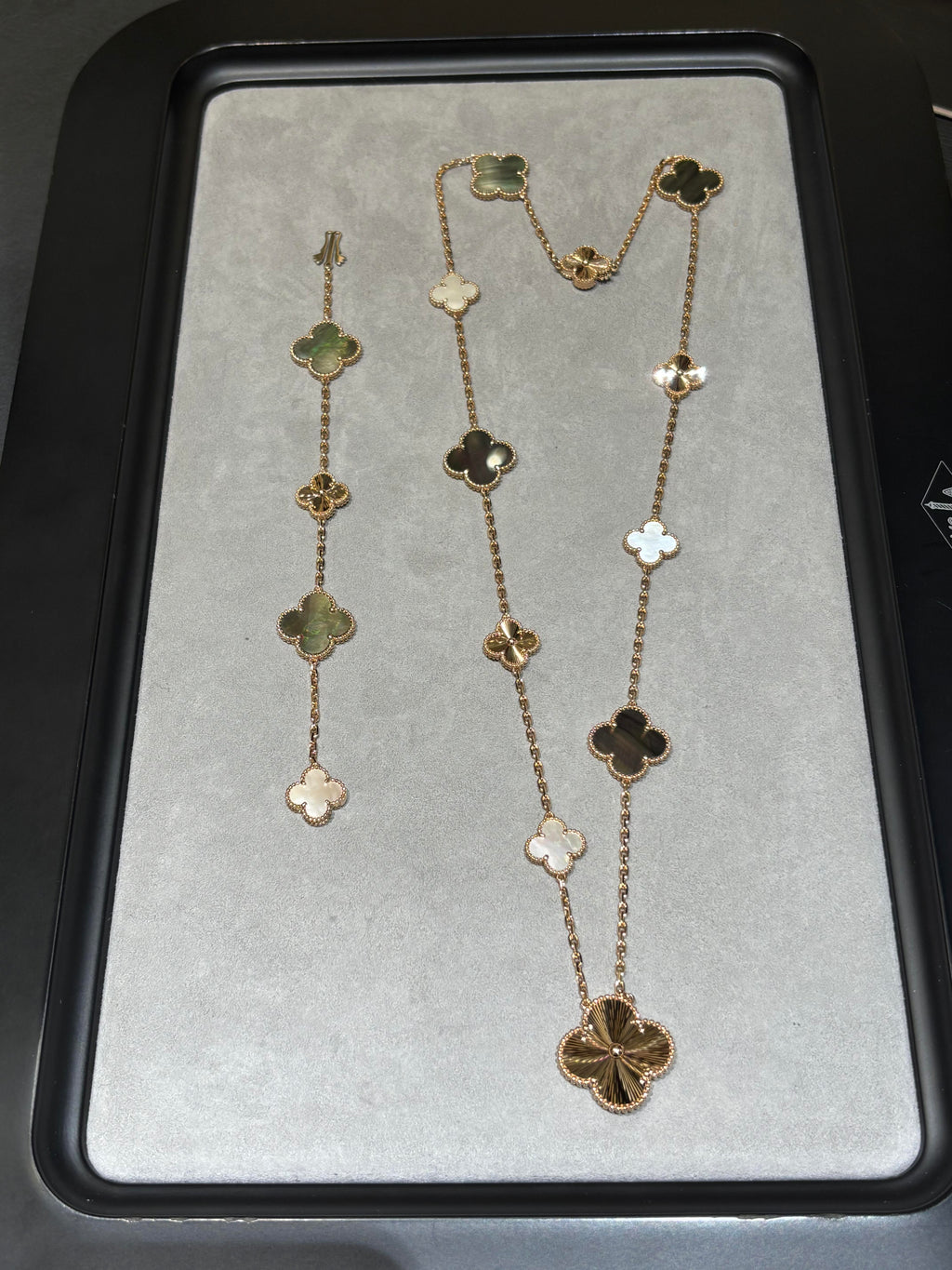 [Aura ] 25 NEW CLOVER 15 MOTIFS GRAY MOTHER-OF-PEARL