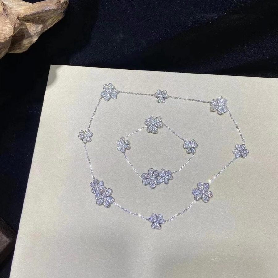 Aura FRIVOLE SILBERNES ARMBAND MIT 5 BLÜTEN