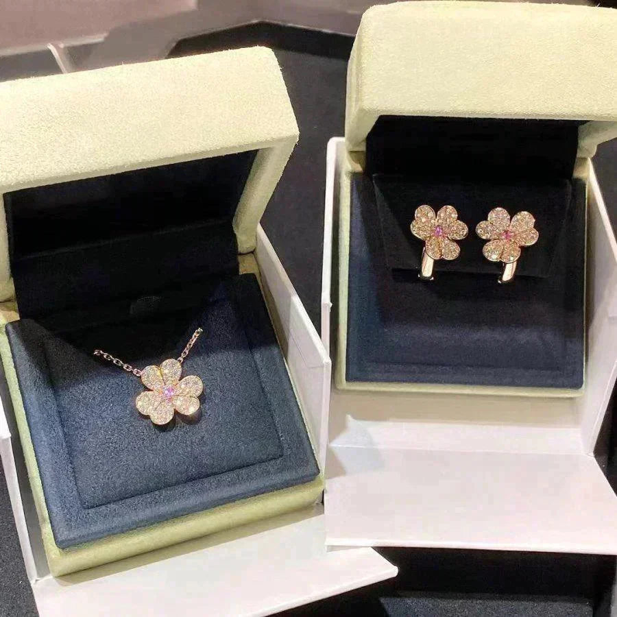 Aura FRIVOLE ROSE GOLD FLOWER DIAMOND NECKLACE