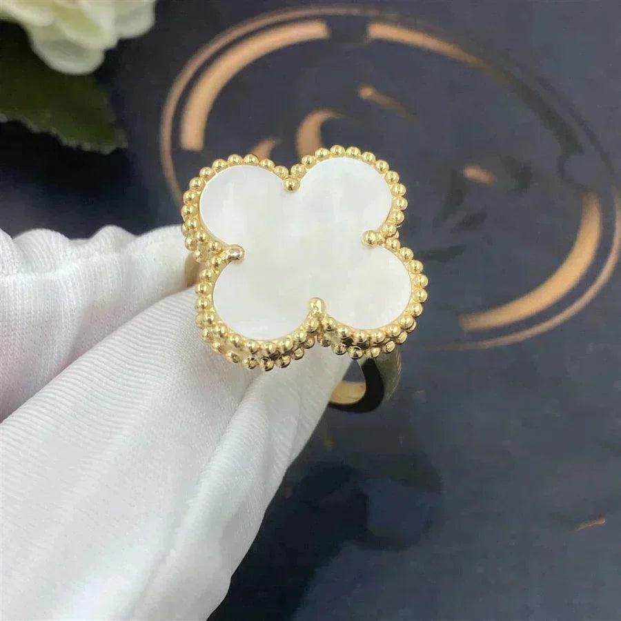 Aura CLOVER WHITE MOP RING