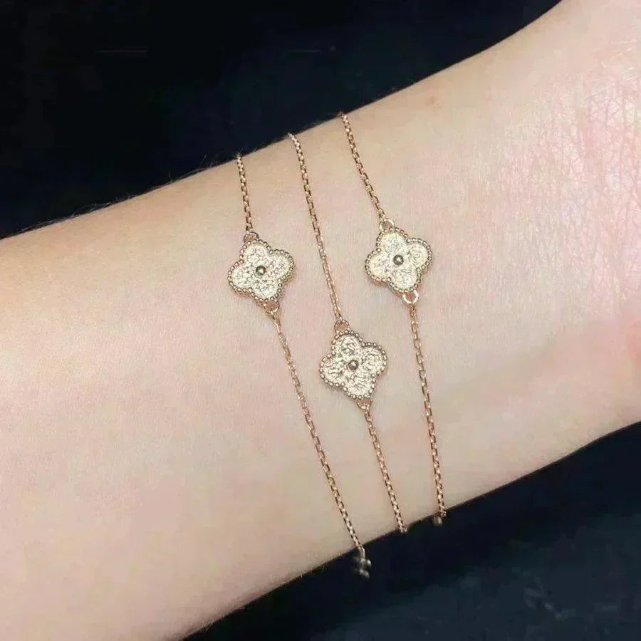 Aura CLOVER SINGLE FLOWER BRACELET