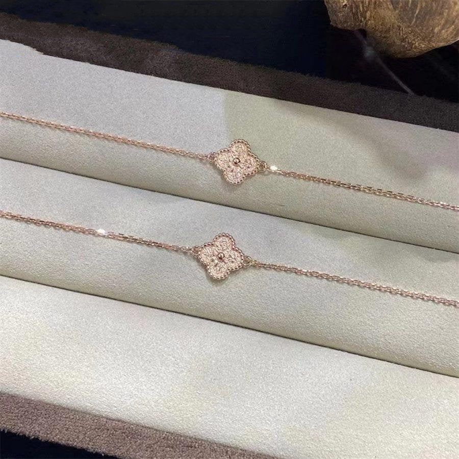 Aura CLOVER SINGLE FLOWER BRACELET
