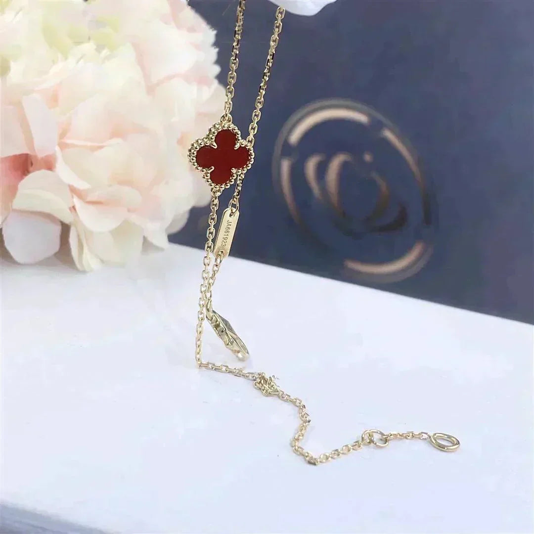 Aura CLOVER  CARNELIAN SINGLE FLOWER BRACELET