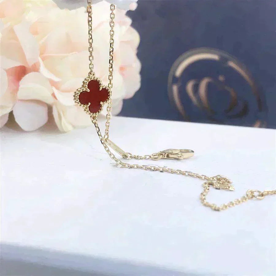 Aura CLOVER  CARNELIAN SINGLE FLOWER BRACELET