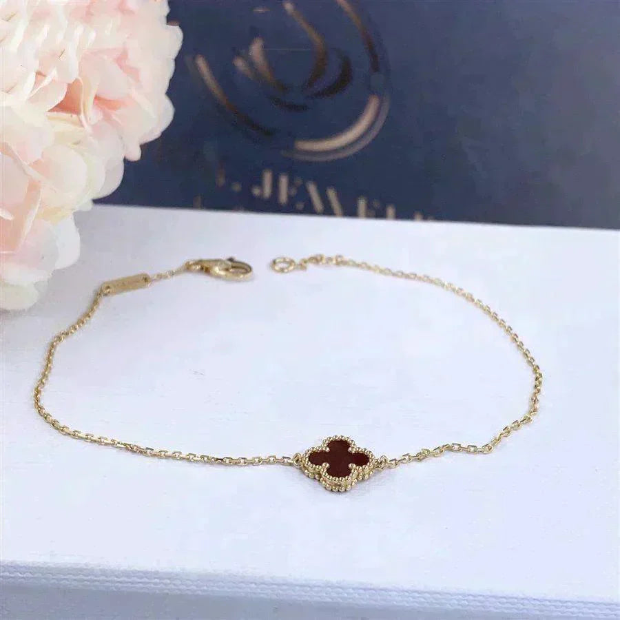 Aura CLOVER  CARNELIAN SINGLE FLOWER BRACELET