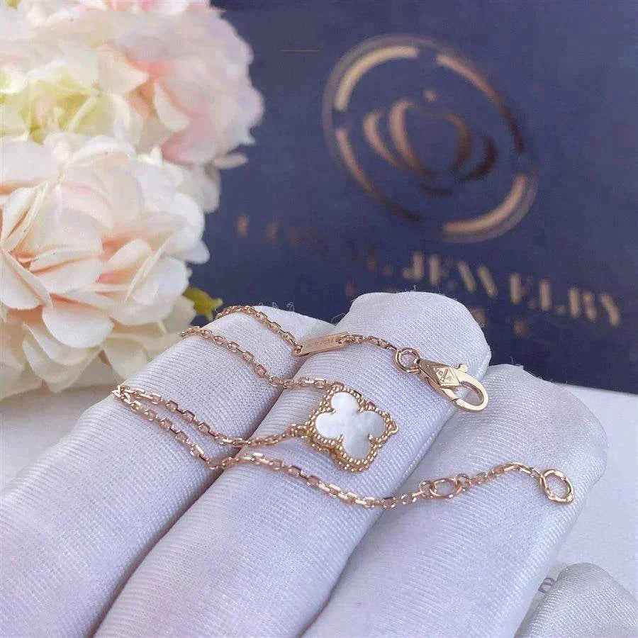 Aura CLOVER WHITE MOP SINGLE FLOWER BRACELET