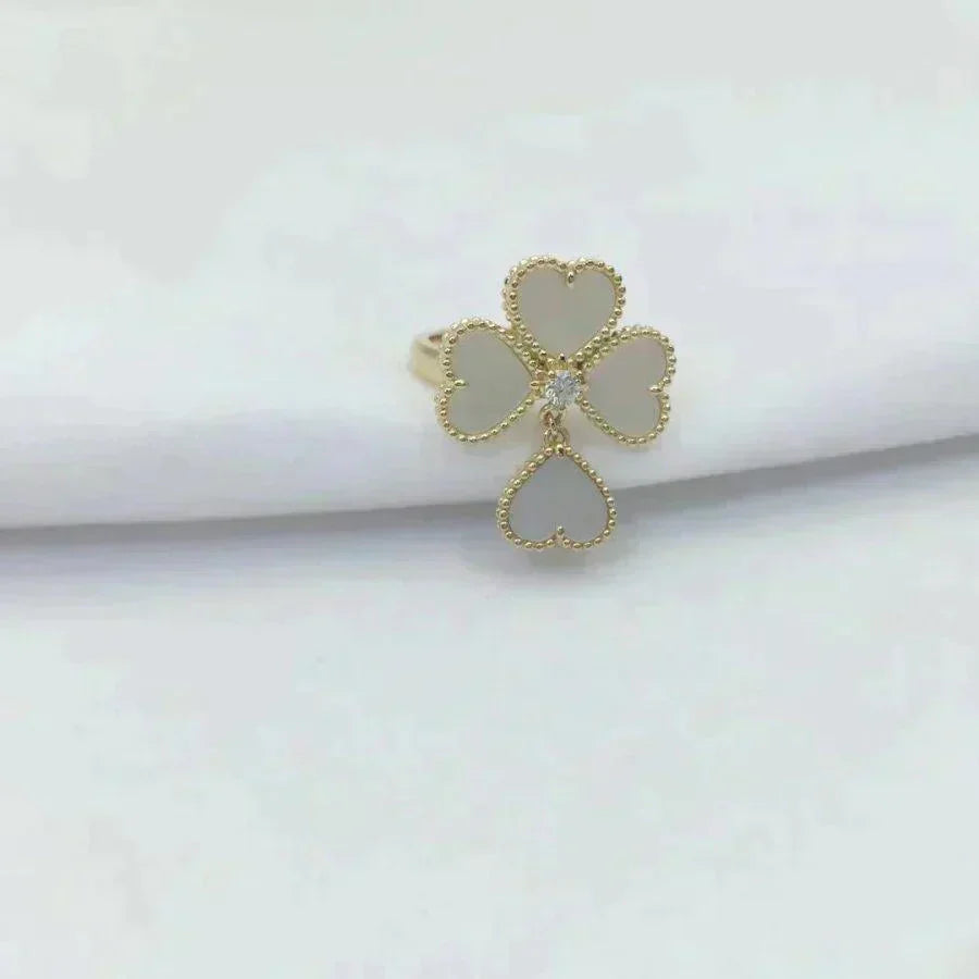 Aura SWEET CLOVER WHITE MOP RING