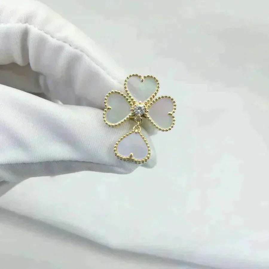 Aura SWEET CLOVER WHITE MOP RING