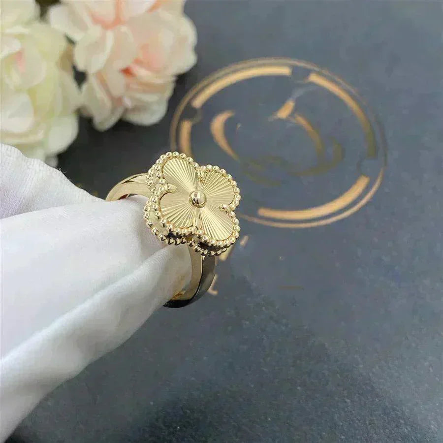 Aura CLOVER GOLD RING