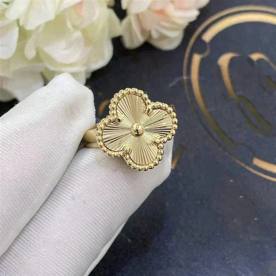 Aura CLOVER GOLD RING