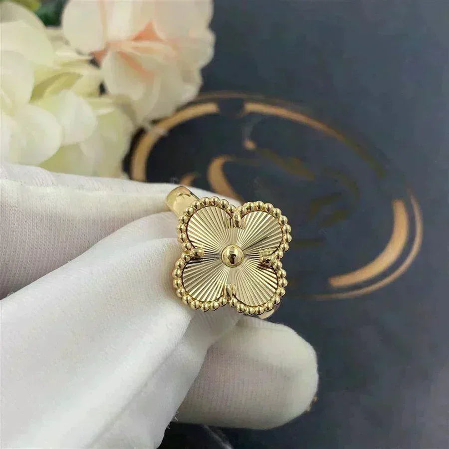 Aura CLOVER GOLD RING
