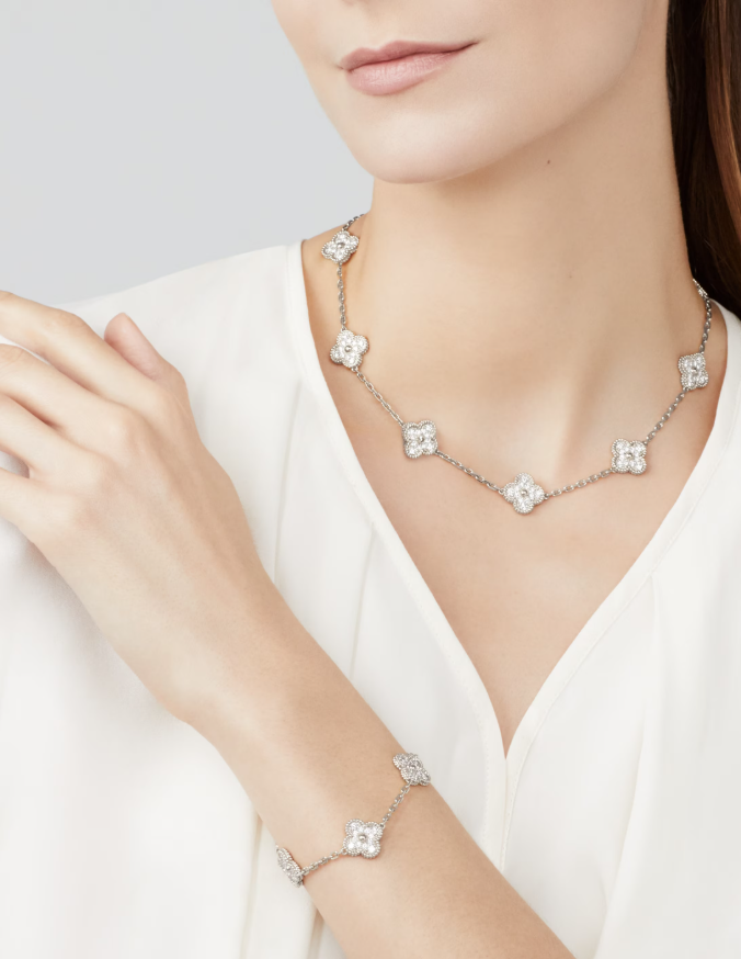 [Aura ]CLOVER 10 MOTIFS FULL DIAMOND NECKLACE
