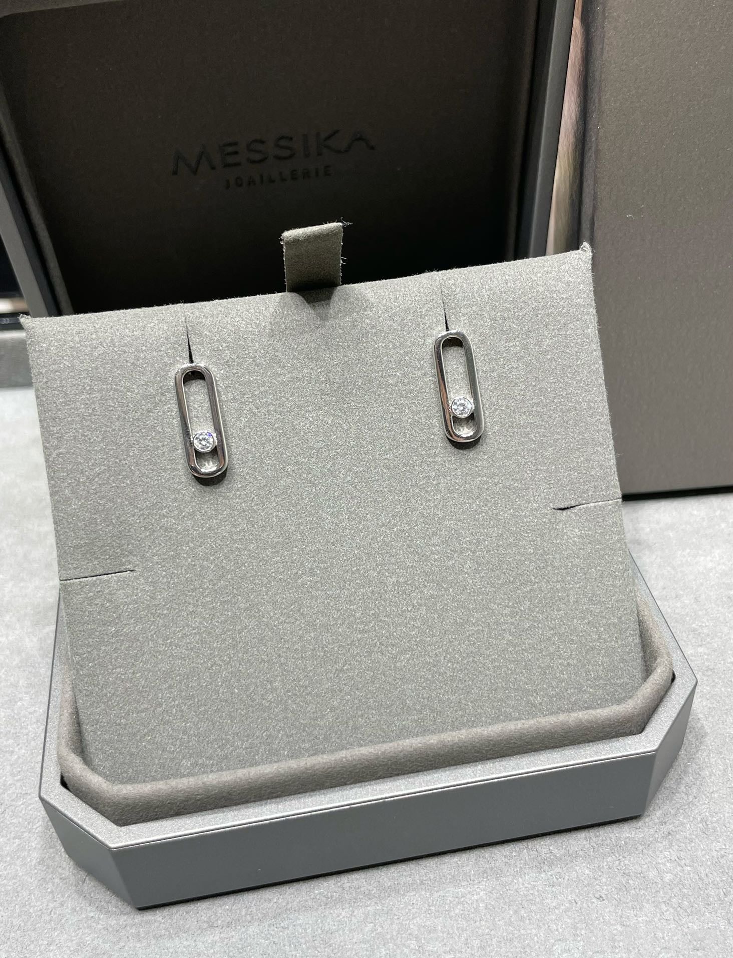 [Aura ] MOVE UNO SMALL 1 DIAMOND EARRINGS