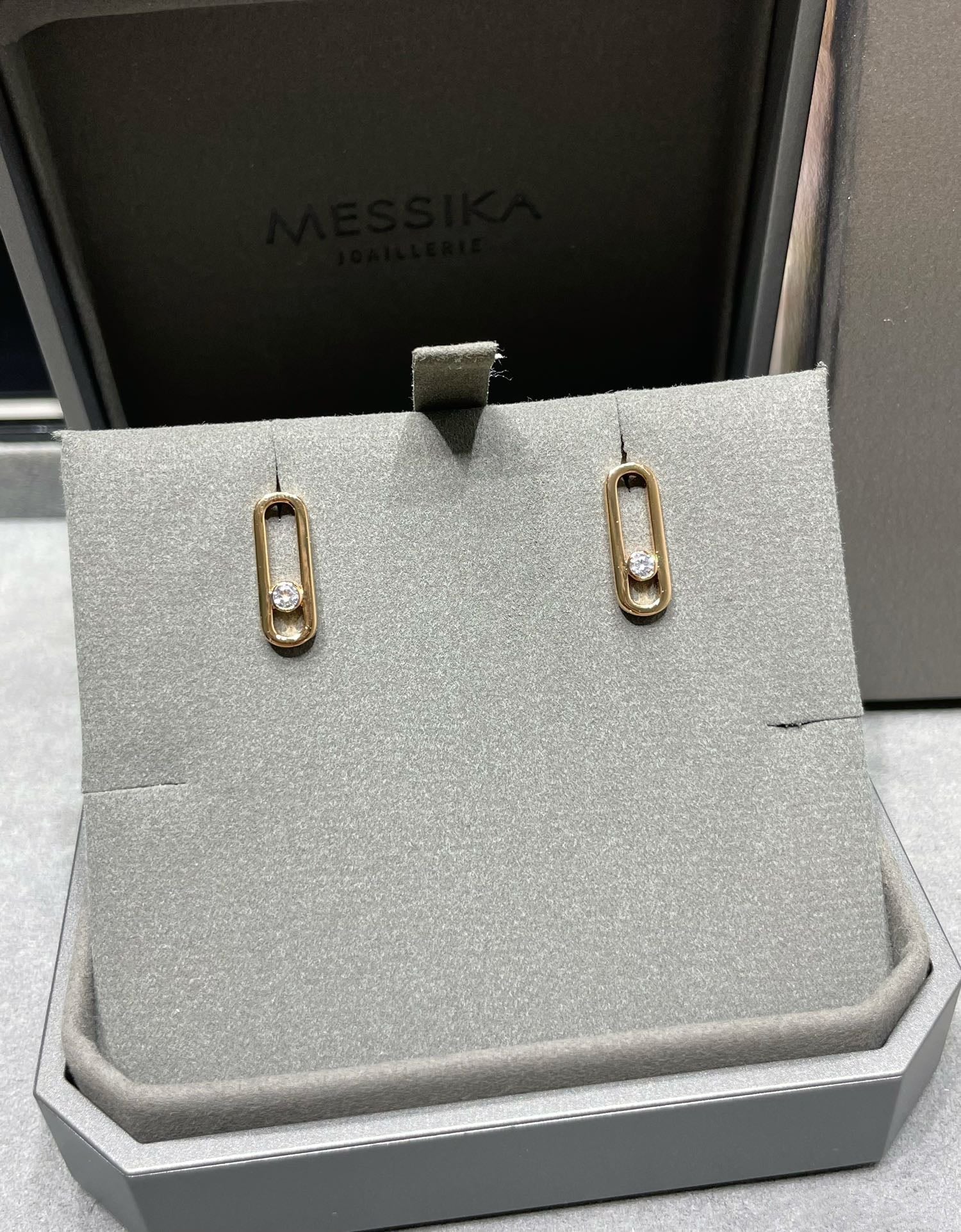 [Aura ] MOVE UNO SMALL 1 DIAMOND EARRINGS