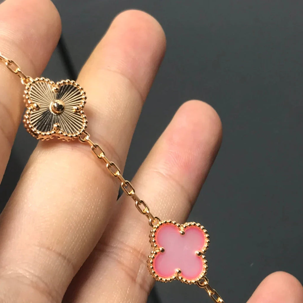 [Aura ]Neue CLOVER 5 MOTIVE ROSÉ-PERLMUTT-ARMBAND-KOLLEKTION