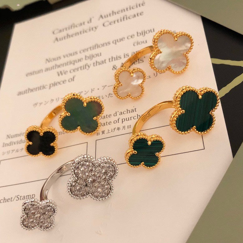 Aura CLOVER ZWISCHEN DEN FINGERN RING