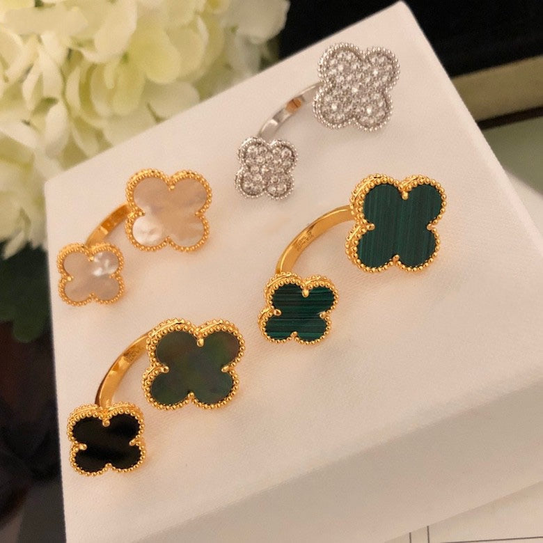 Aura CLOVER ZWISCHEN DEN FINGERN RING