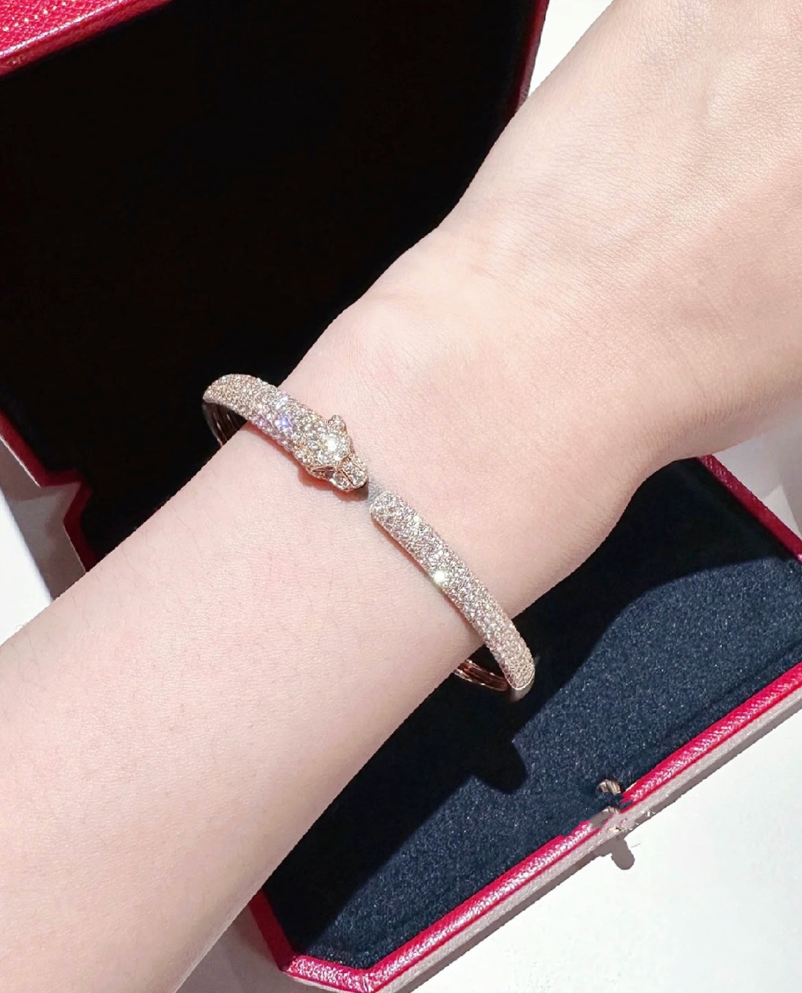 Aura PANTHERE FULL DIAMOND OPEN BRACELET