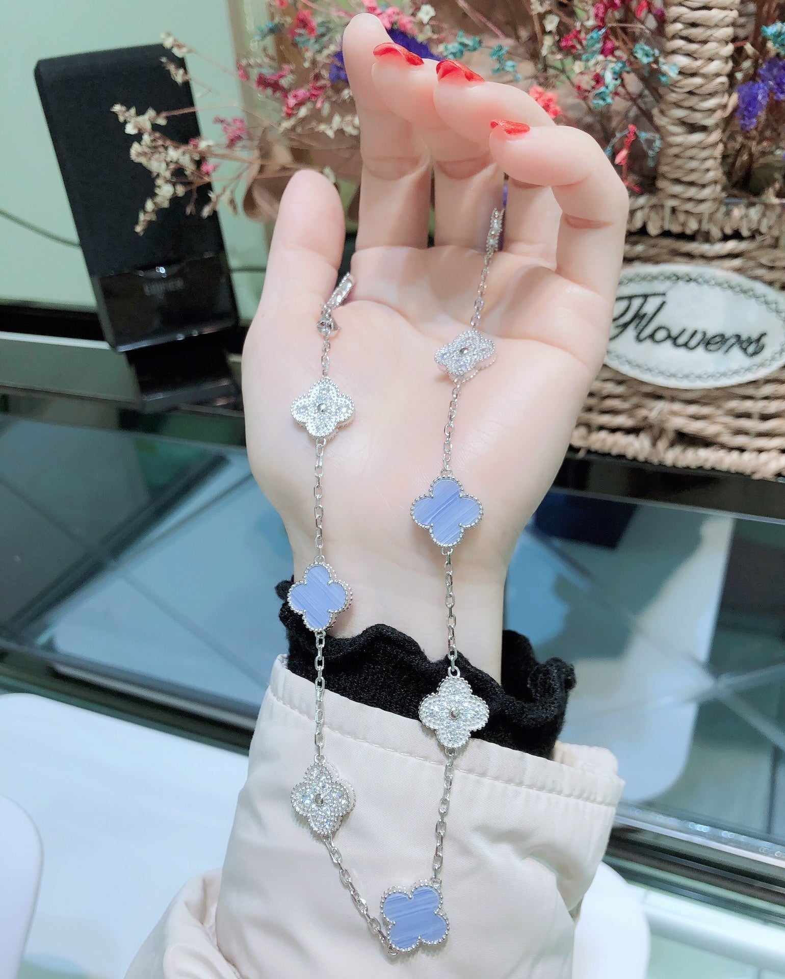 Aura CLOVER 10 MOTIFS CHALCEDONY DIAMONDS SILVER NECKLACE