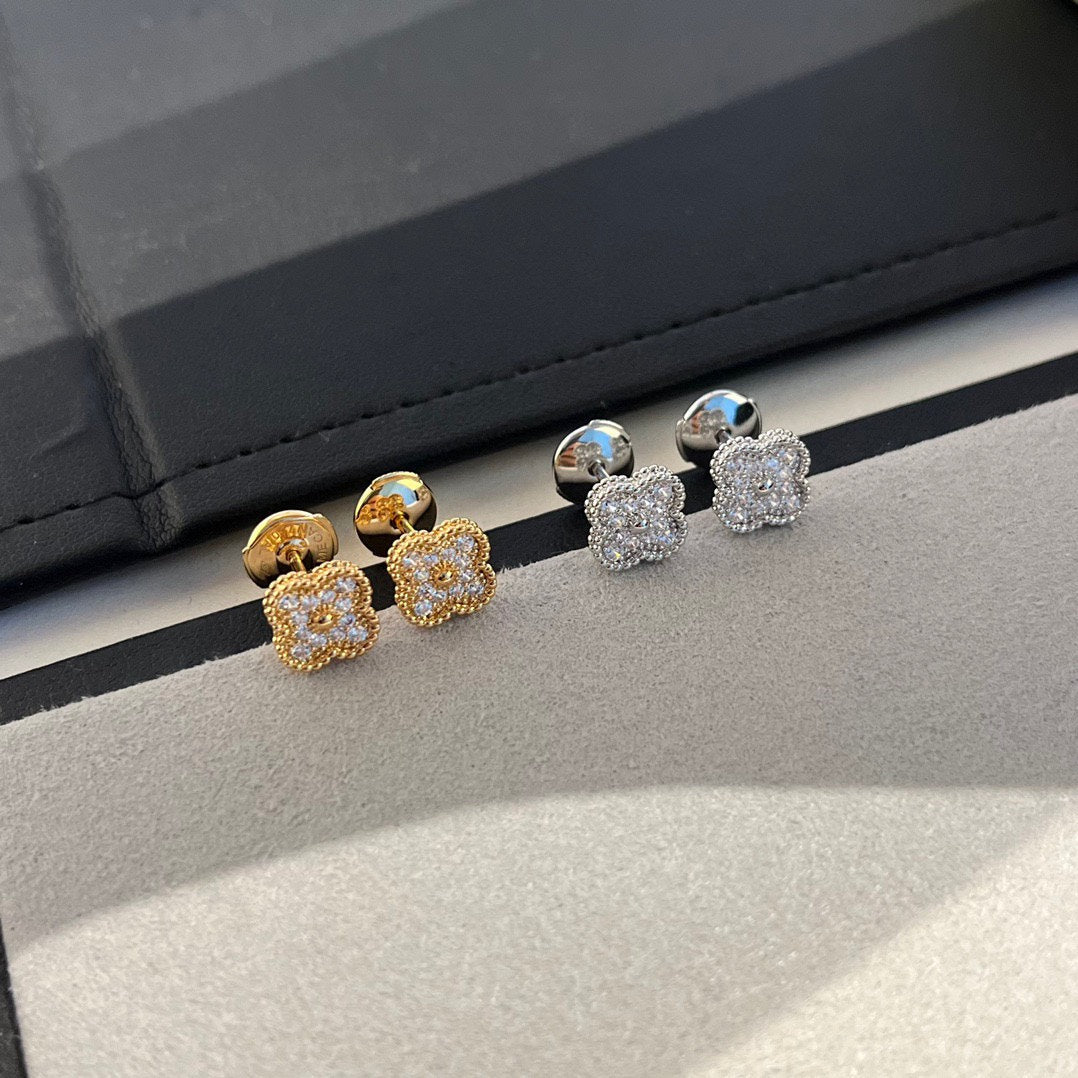 Aura CLOVER MINI DIAMOND STUD EARRINGS