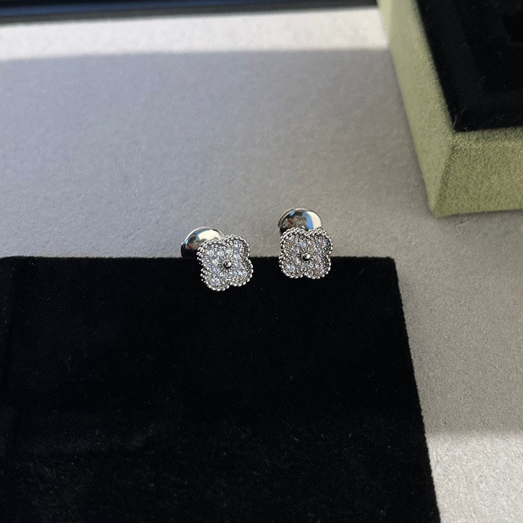Aura CLOVER MINI DIAMOND STUD EARRINGS