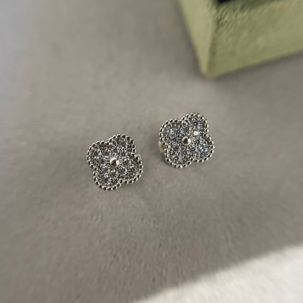 Aura CLOVER MINI DIAMOND STUD EARRINGS