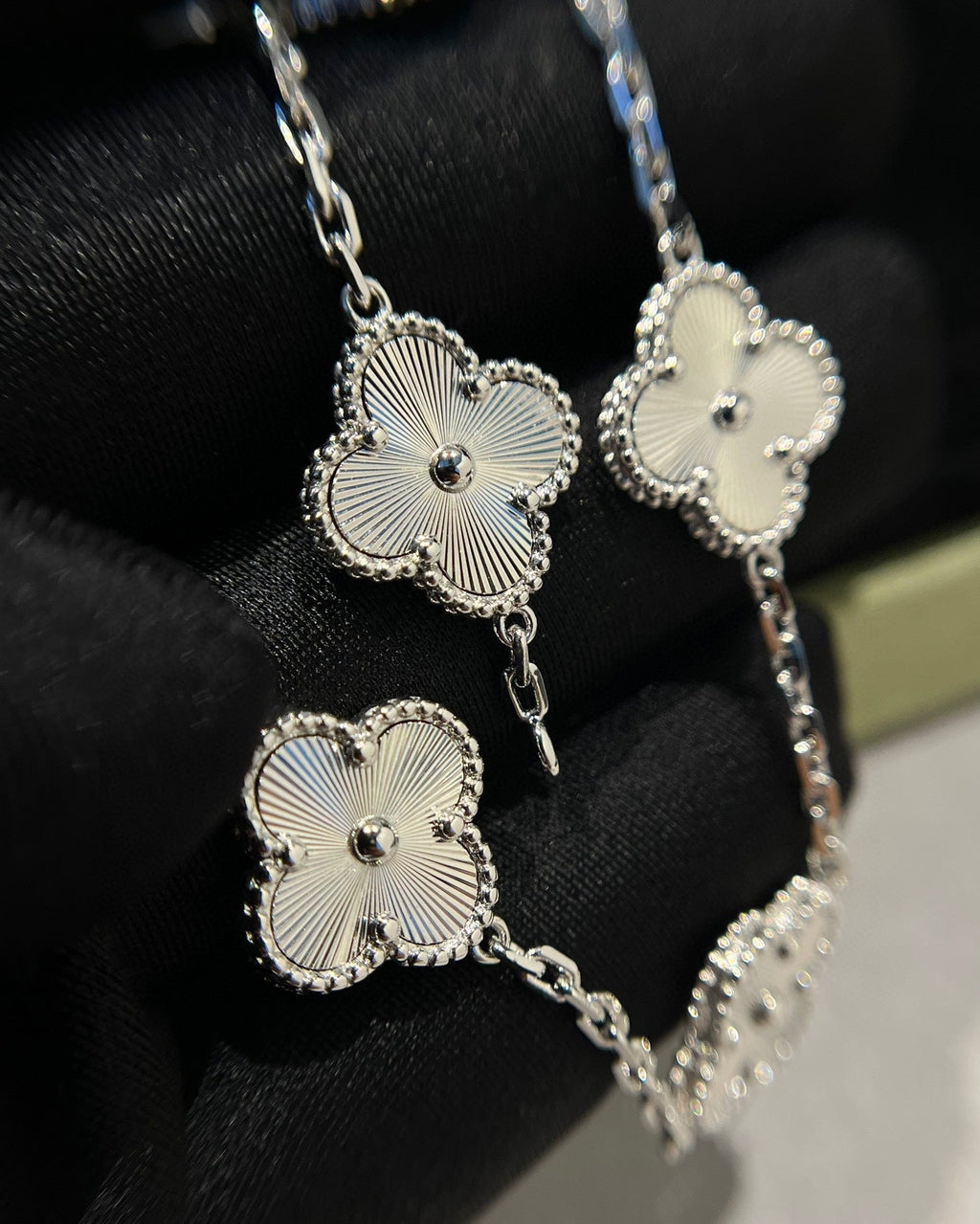 [Aura ]New  CLOVER 5 MOTIF LASER BRACELET COLLECTION
